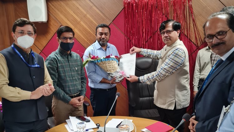 बचत गटांना कर्ज वितरण करताना संवेदनशील दृष्टीकोन  जागृत ठेवायला हवा
