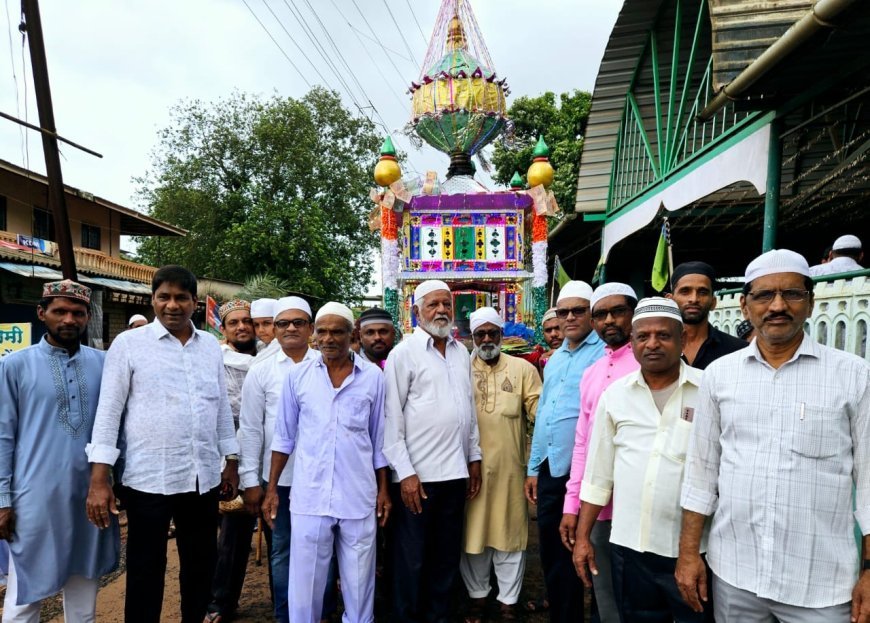 प्रतिवार्षि प्रमाणे हिंदू आणि मुस्लीम बंधवाच्या एकात्मतेचे प्रतिक समजल्या जाणाऱ्या मोहरम मिरवणुकीत दोन्ही समाजातील बांधवानी सहभागी होऊन मोहरम सण साजरा केला.
